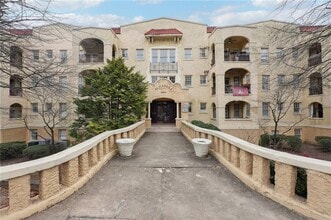 Building Photo - 2855 Peachtree Rd NE