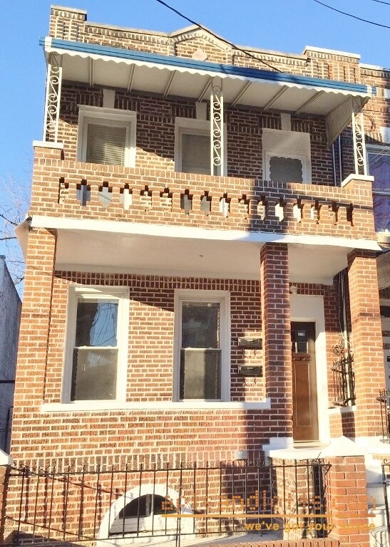 Building Photo - 570 Elton St
