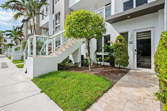 Building Photo - 10305 NW 63rd Terrace