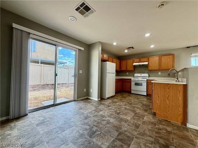 Building Photo - 6018 El Sol Dr