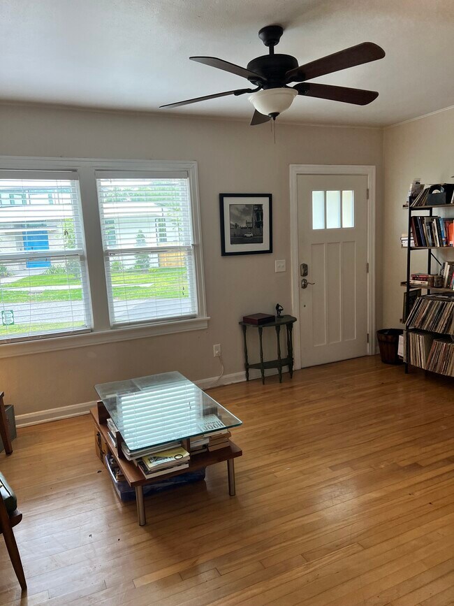 Foto del edificio - 3302 N Ridge Ave