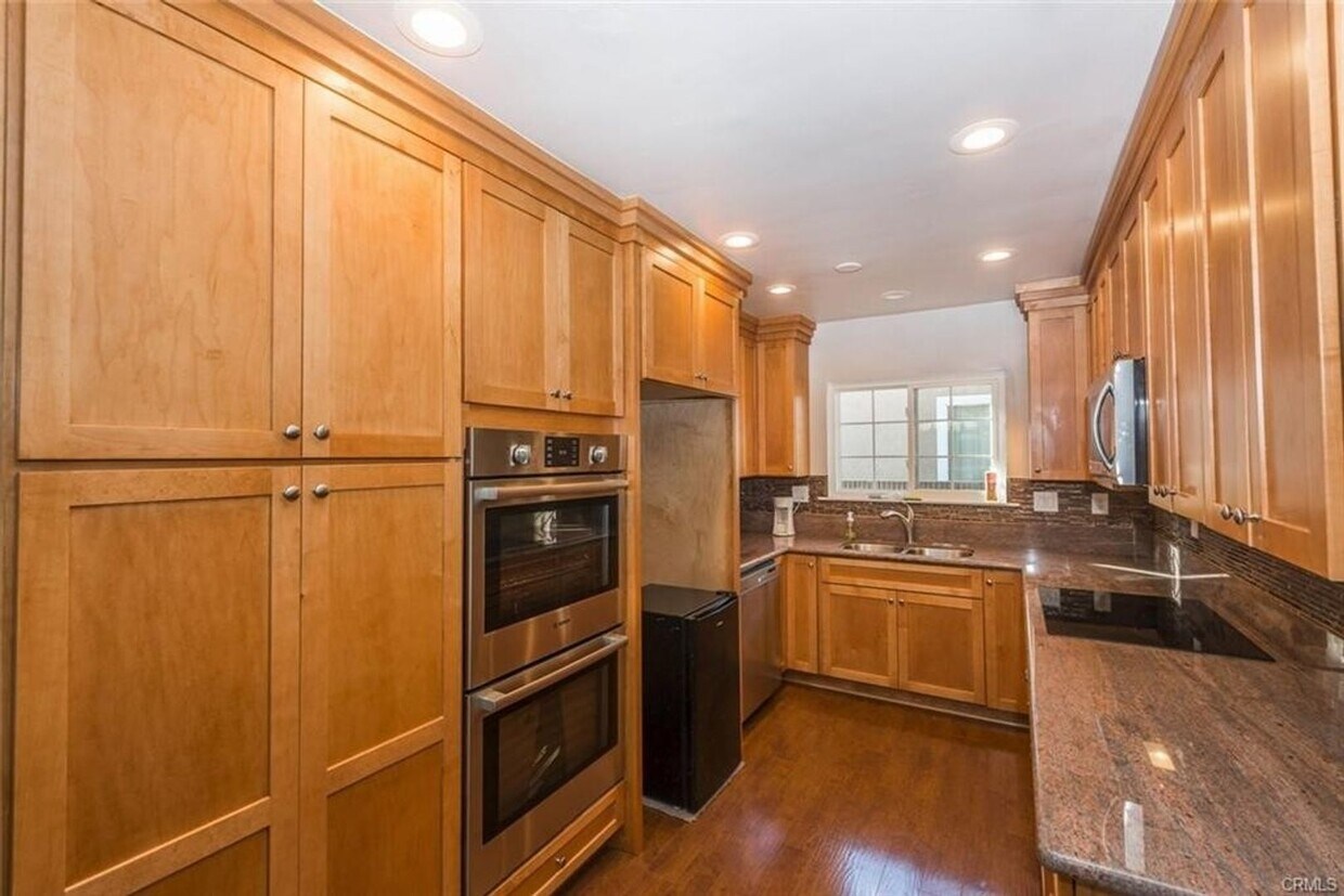 Foto del edificio - 1054 N Grand St