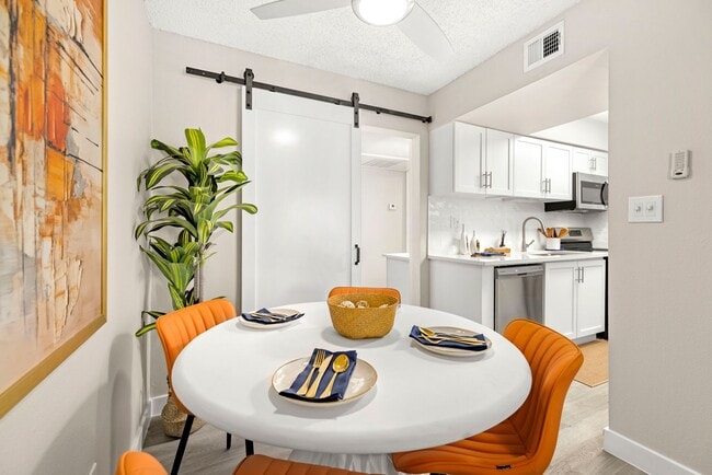 Building Photo - The Halston Apartments