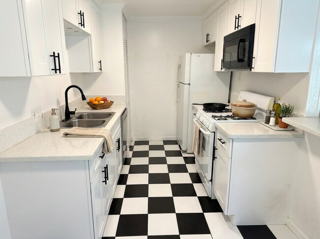 Building Photo - Bungalows