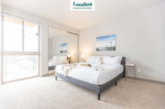Foto del edificio - 1110 E 8th St