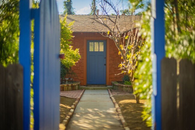 Foto del edificio - Prime Ojai Location!