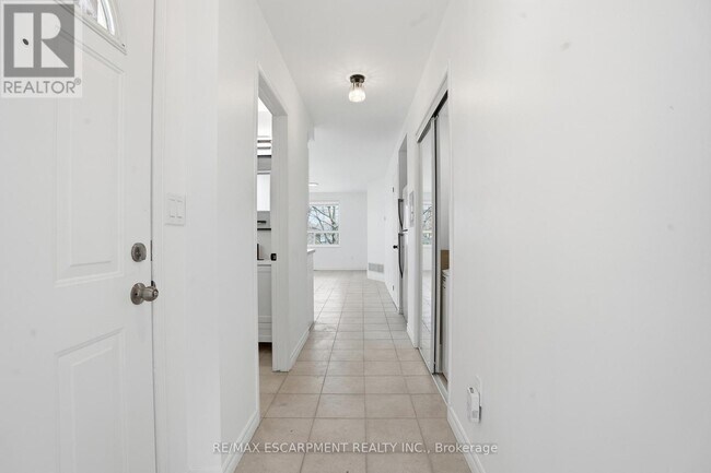 Photo du bâtiment - 1049 Glencairn Ave