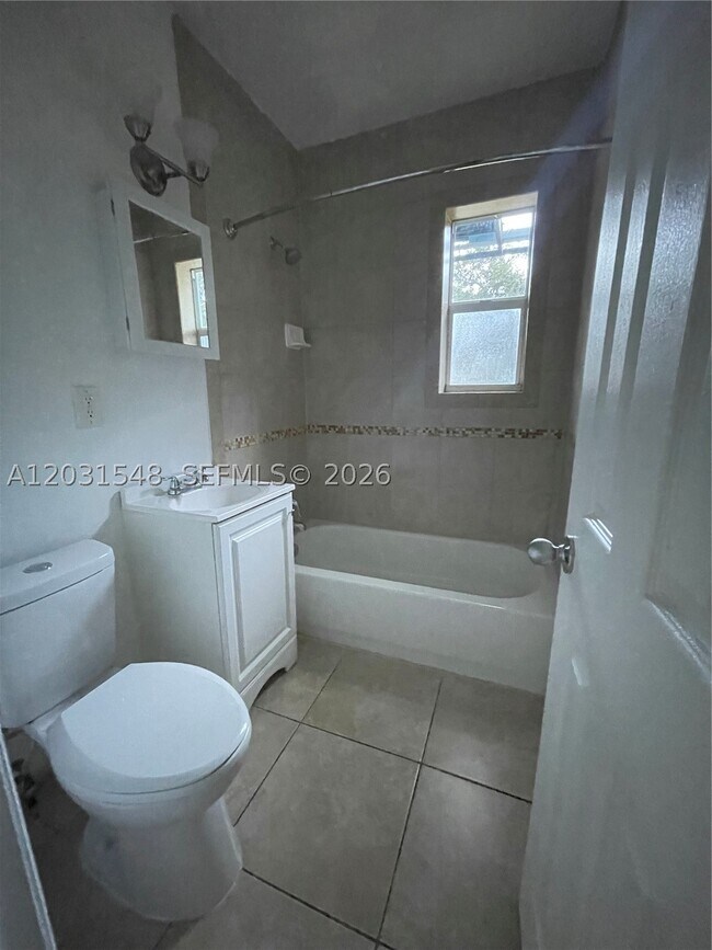 Building Photo - 420 SW 25th Terrace