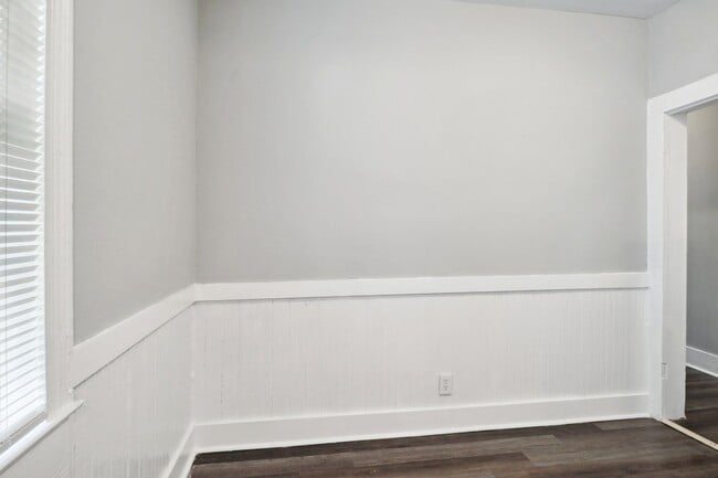 Building Photo - 504 W 48th St