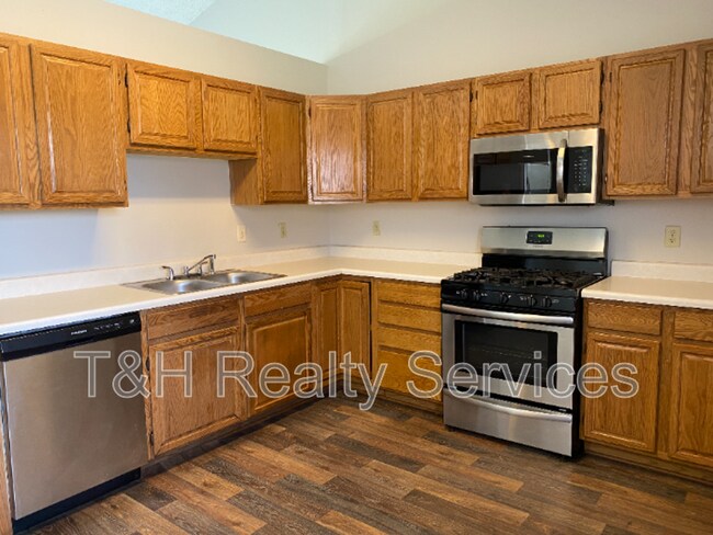 Building Photo - 6830 Medallion Dr