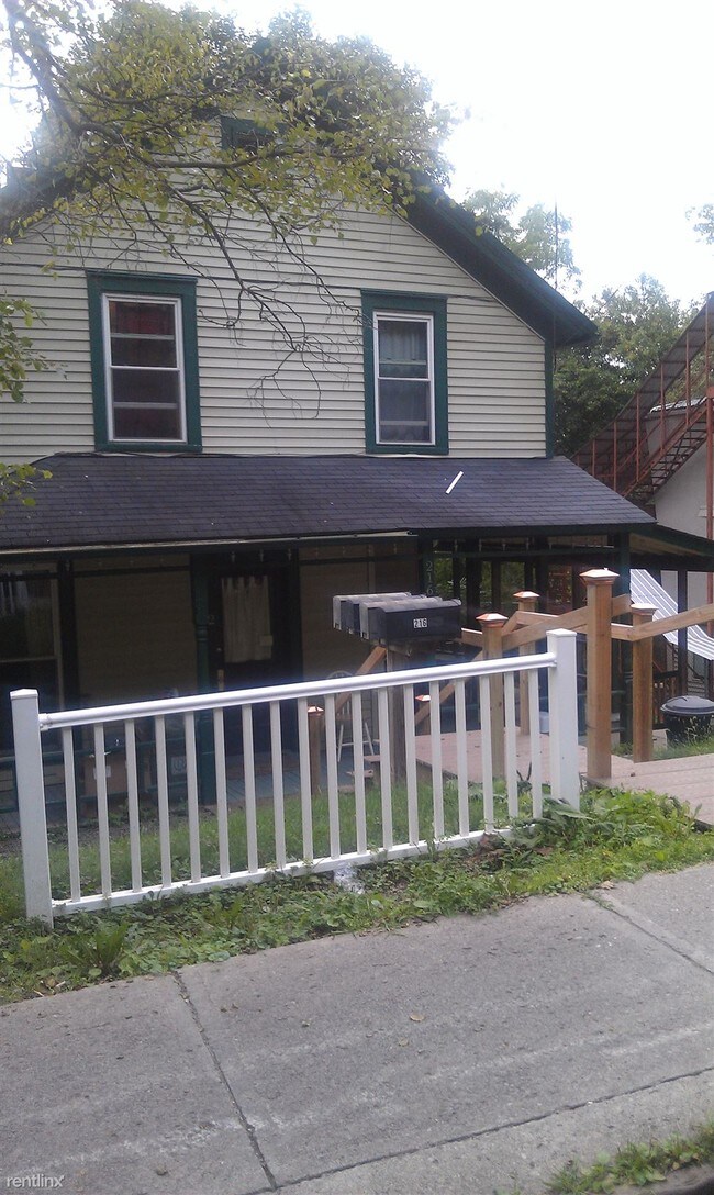 Foto del edificio - 216 University Ave