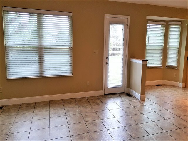 Foto del edificio - 6528 Lakewood Dr