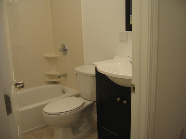 Bathroom - 2547 Irving St