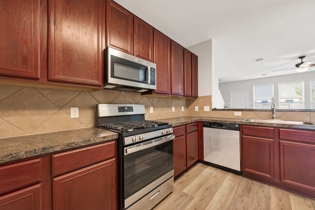 Foto del edificio - 2810 Meadowbrook Lane