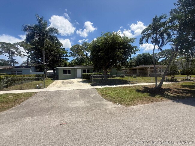 Building Photo - 630 E Dayton Cir