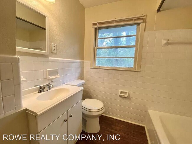 Building Photo - 3 br, 1.5 bath House - 305 MCCARTHA DRIVE