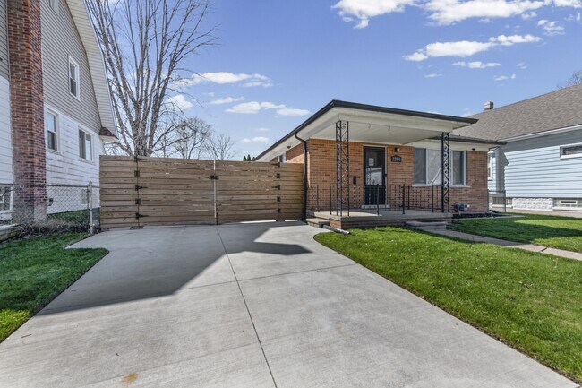 Foto del edificio - 22055 Elmwood Ave