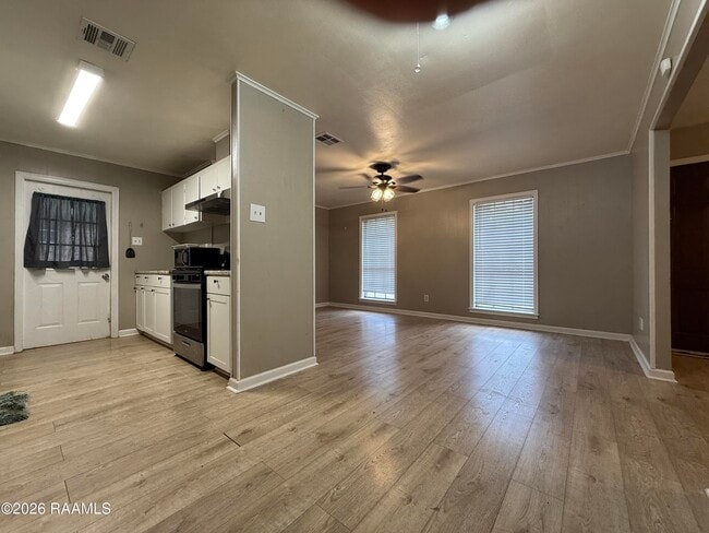 Building Photo - 204 Winsor Dr