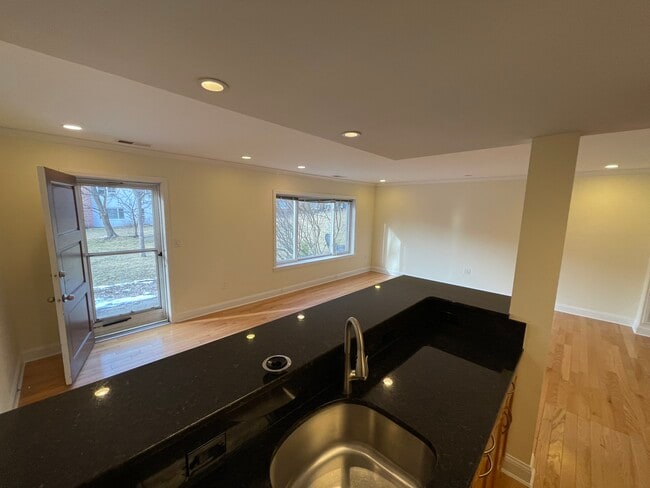 Building Photo - 203 Paine Ct