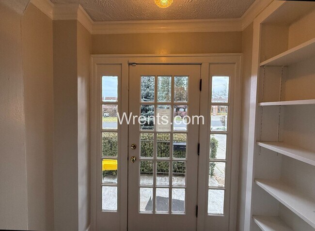 Foto del edificio - Beautiful 3 bed 2 bath updated home! Half off first months rent!