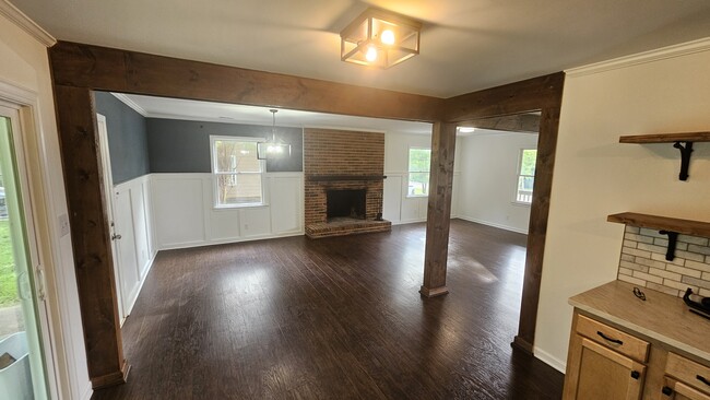 Building Photo - 1113 Hensley Rd