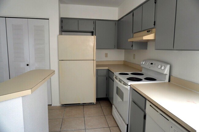 Building Photo - 3640 Meriden Ave