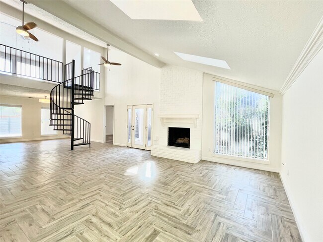 Foto del edificio - 707 Center Hill Dr