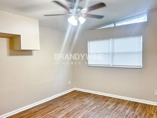 Building Photo - 922 Westgate Dr