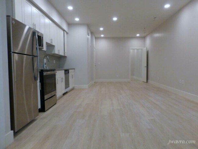 Building Photo - 2411 Webster St