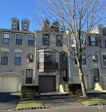 Building Photo - 450 Hartford Dr