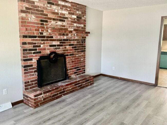Building Photo - Ditzler Duplex