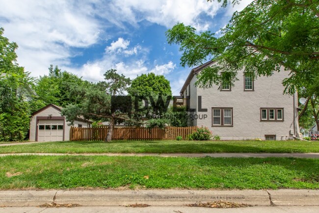 Building Photo - 103 12th Ave NW-Kutzky Park 3 bedroom!