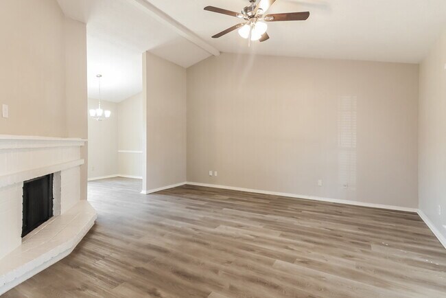 Foto del edificio - 1313 Timberview Dr