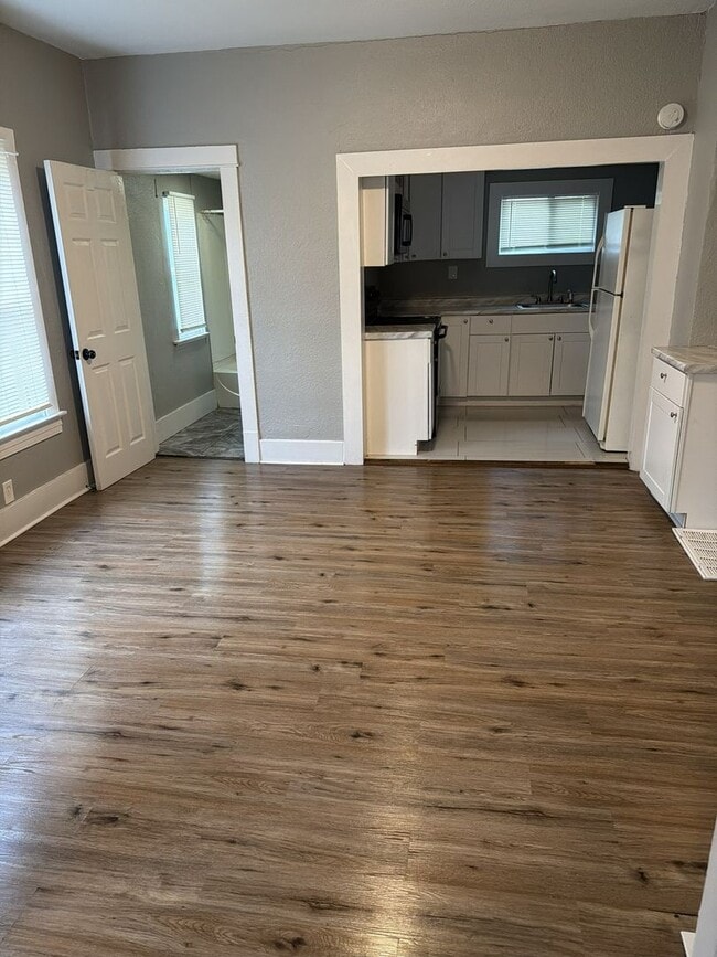 Foto del edificio - Now available! Super cute 2 br House