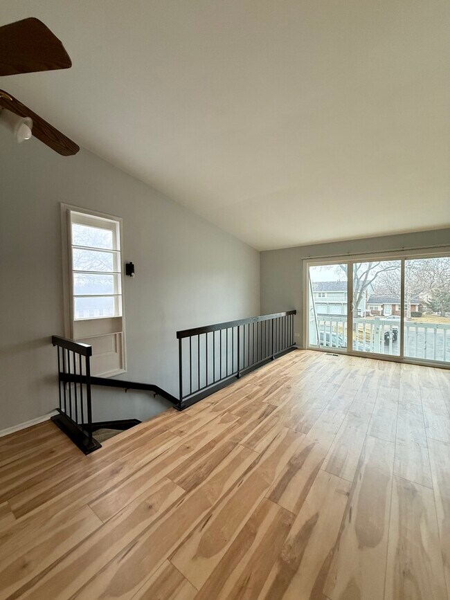 Foto del edificio - 330 Hampton Ct