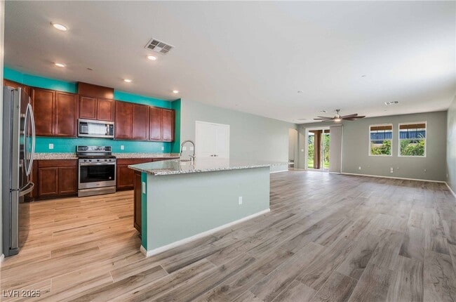 Building Photo - 2758 Estrada Heights St