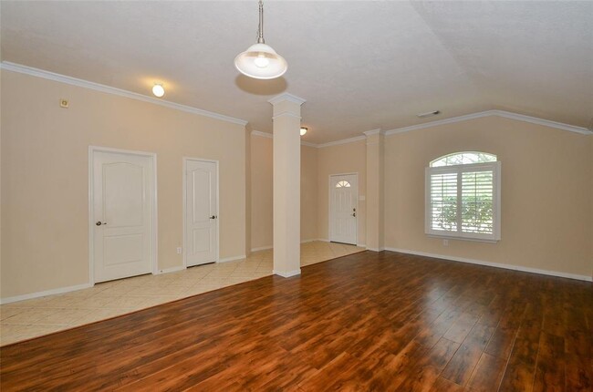 Foto del edificio - 5611 Brookhollow Oaks Trail