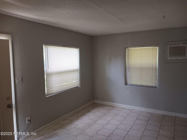 Foto del edificio - 5149 107th St