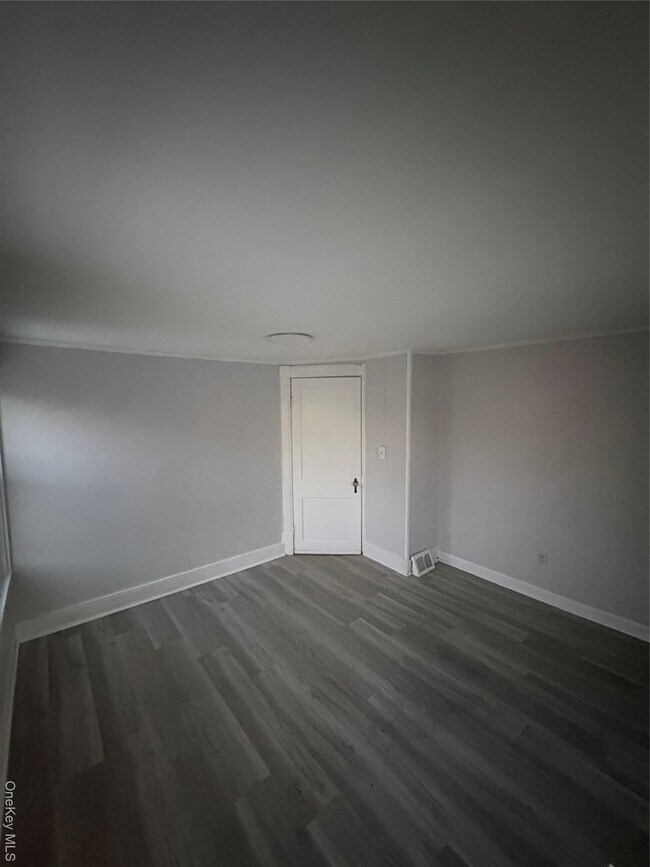 Foto del edificio - 24 Lagrange Ave