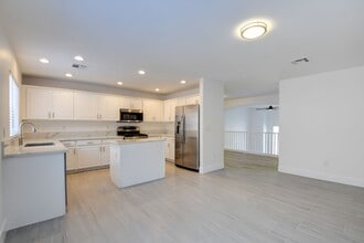 Building Photo - 328 Mali Heights Ct