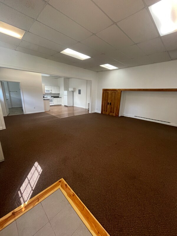 Primary Photo - 208 Center St