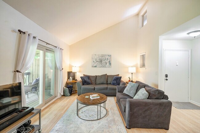 Foto del edificio - 427 Summit Ridge Pl