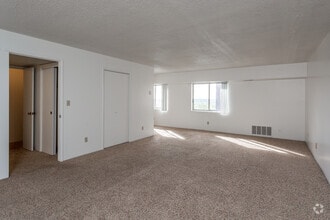 Studio, 1BA - 580 SF - 3000 Grand Apartments
