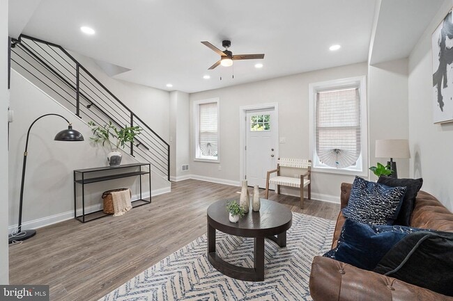 Building Photo - 202 Adams St NE