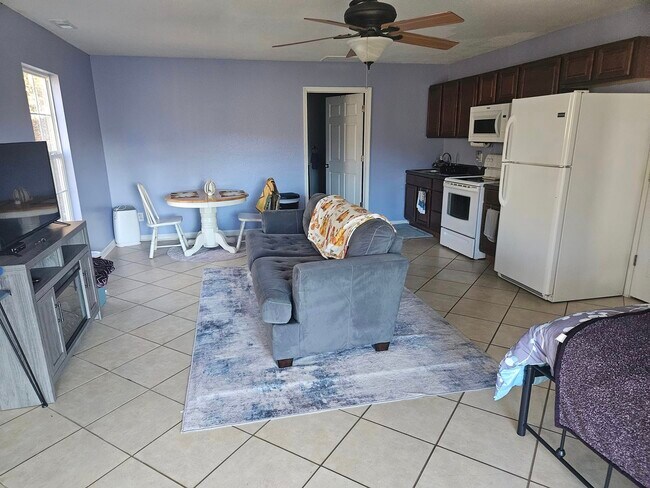 Foto del edificio - 349 Hunters Ridge Rd