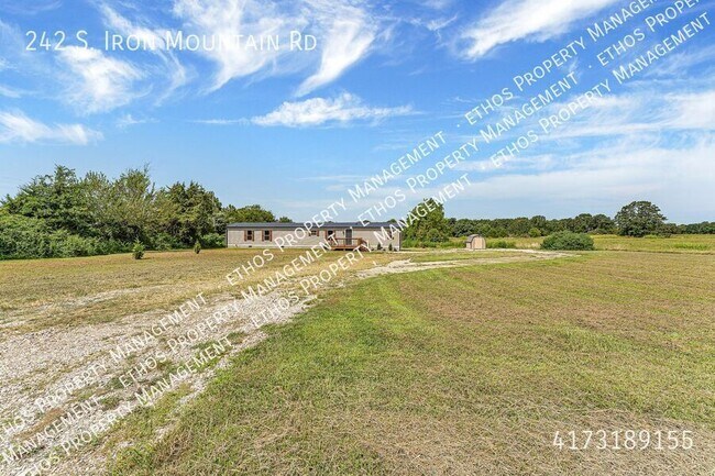 Foto del edificio - 242 S Iron Mountain Rd