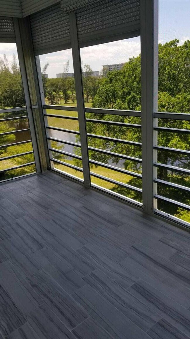 Building Photo - 3080 N Course Dr