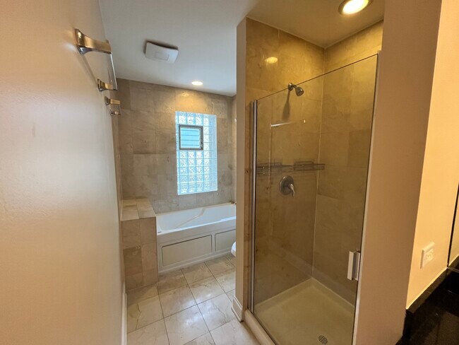 Foto del edificio - 3408 W Sunnyside Ave