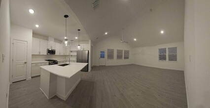 Building Photo - 8422 Bay Oaks Dr