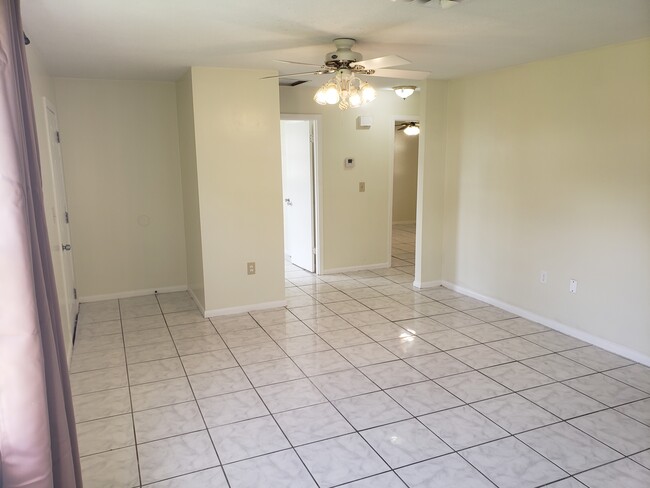 Building Photo - 2428 S Lake Letta Dr